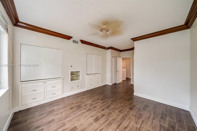 Building Photo - 8040 Sanibel Dr