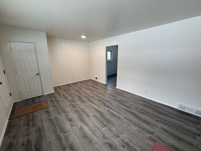 Building Photo - 310 W Princeton Ave