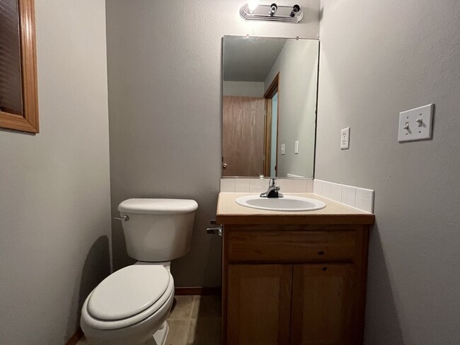 Building Photo - 3-Bed Home with Fireplace, Fenced Backyard, 2 Car Garage & Front Patio!