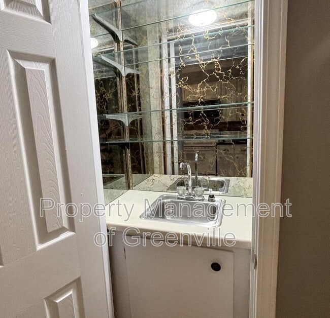 Building Photo - 82 Briarview Cir