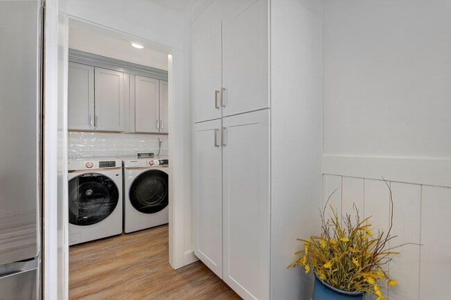 Building Photo - 4094 S Eaton Ave