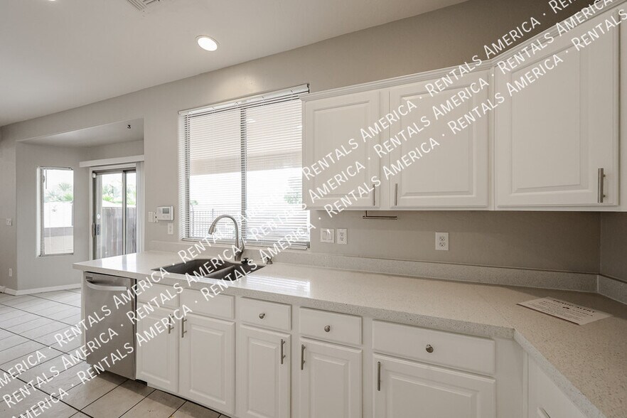 Building Photo - 14605 W Verde Ln