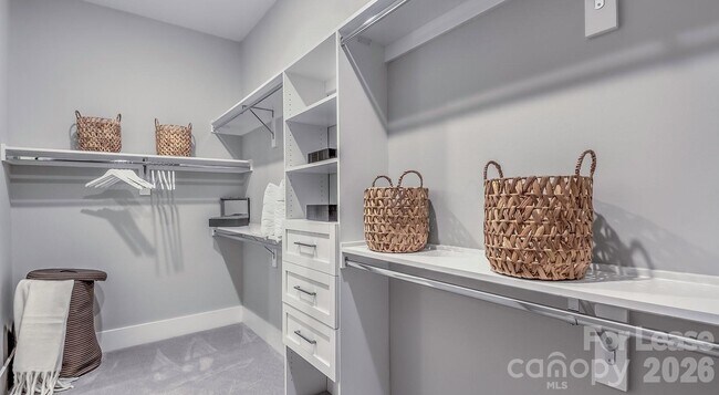 Building Photo - 2426 Vail Ave