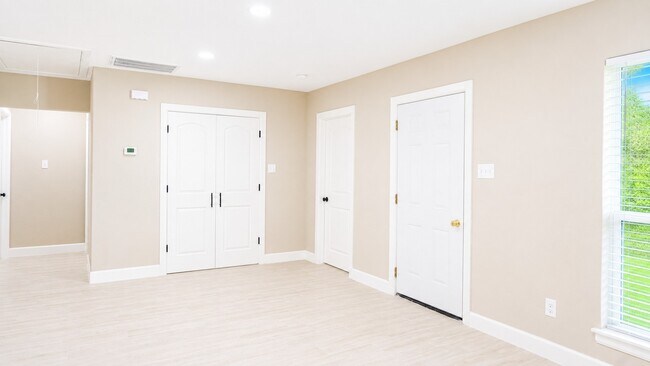 Building Photo - 1206 Pinewood Ln