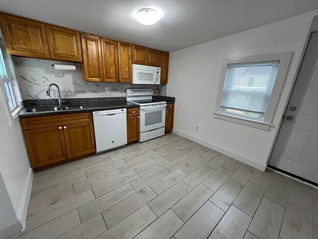 Primary Photo - 23 Myrtle St