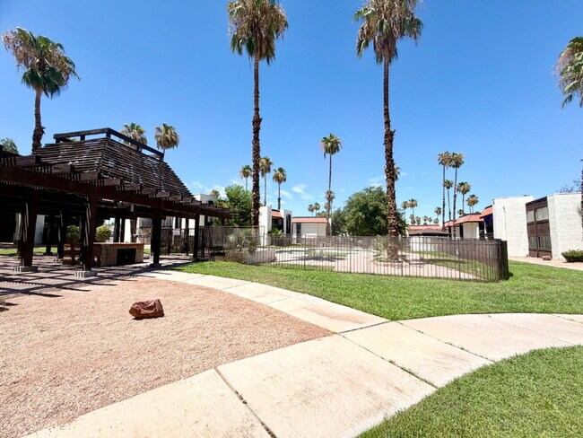 Building Photo - HIVE SUMMER MOVE-IN SPECIAL: 3 BEDROOM CONDO | COMMUNITY POOLS + WALKING TRAILS | CENTRAL LAS VEG...