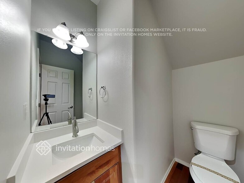 Building Photo - 7142 Axis St SE