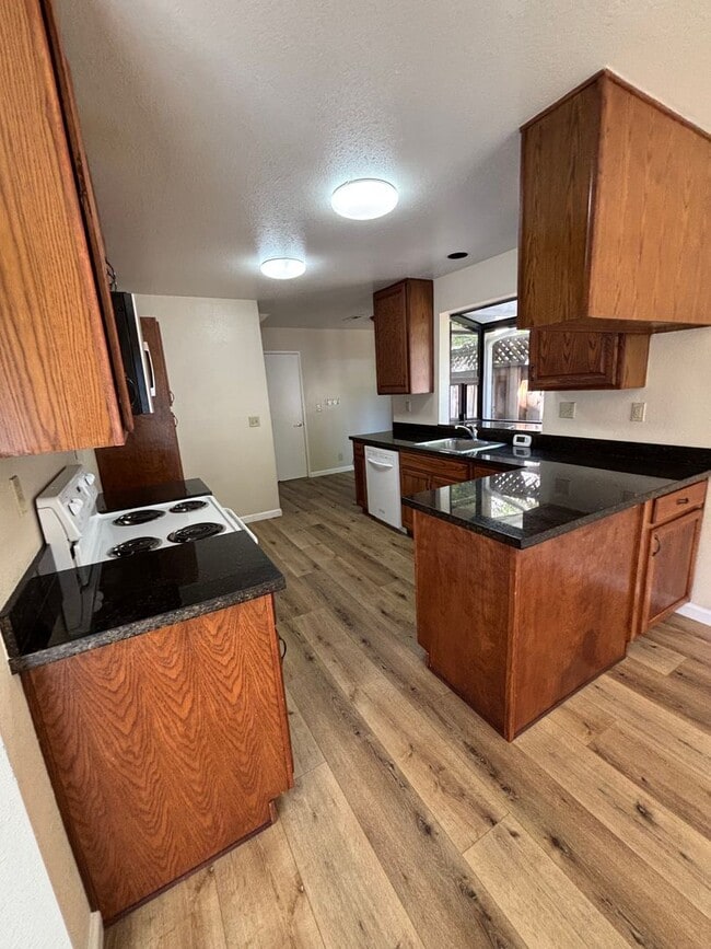 Building Photo - Spacious 4-Bedroom Home with Community Poo...