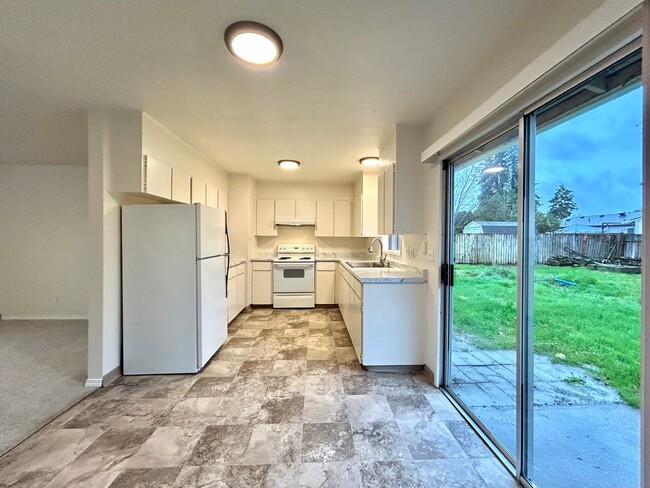 Building Photo - Freshly Updated 3-Bedroom Home with Spacious Backyard and Garage