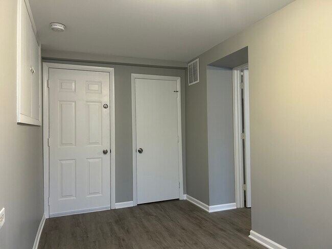 Building Photo - 5122 30th Pl