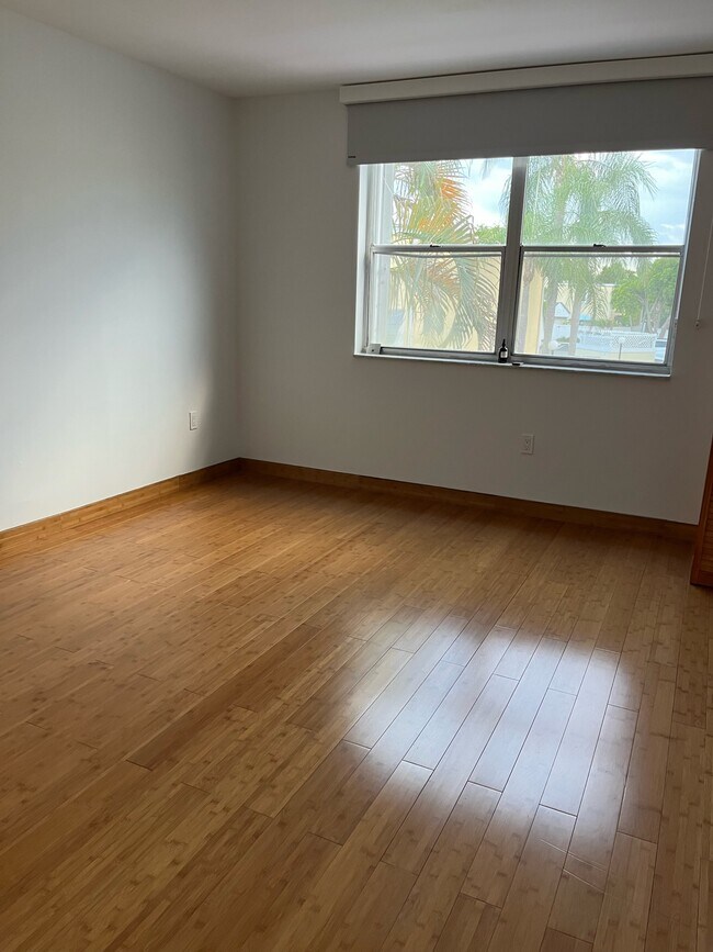 master bedroom - 4580 SW 68th Court Cir
