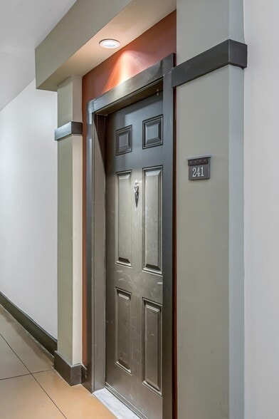Building Photo - 3000 Vanderbilt Pl