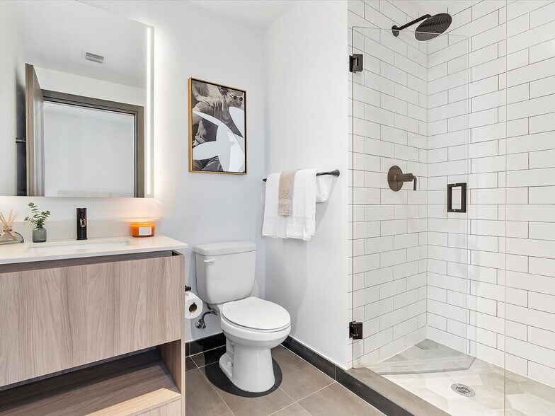 Building Photo - 398 NE 5th St