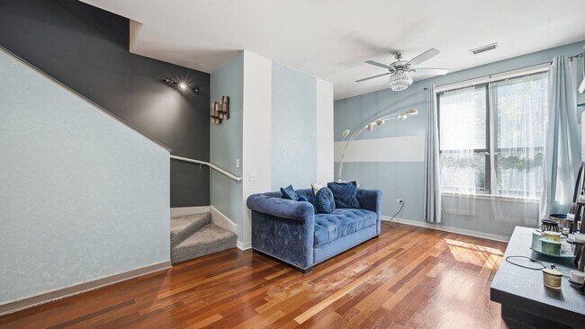 Building Photo - 510 W Elm St