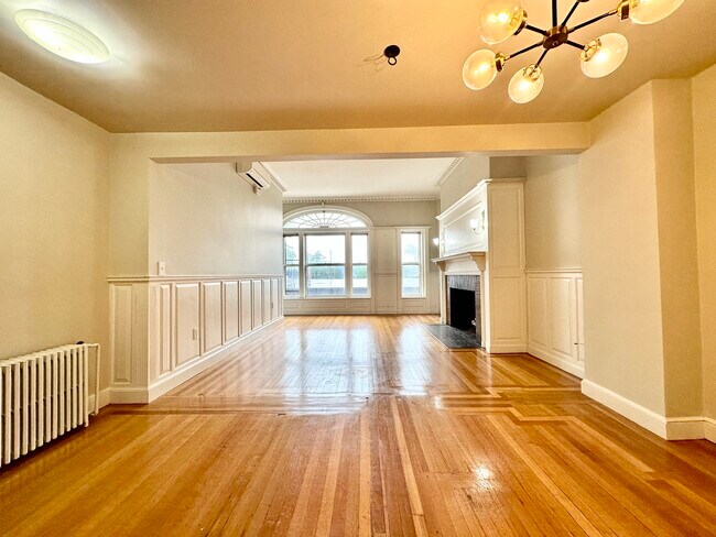 Building Photo - 472 Beacon St