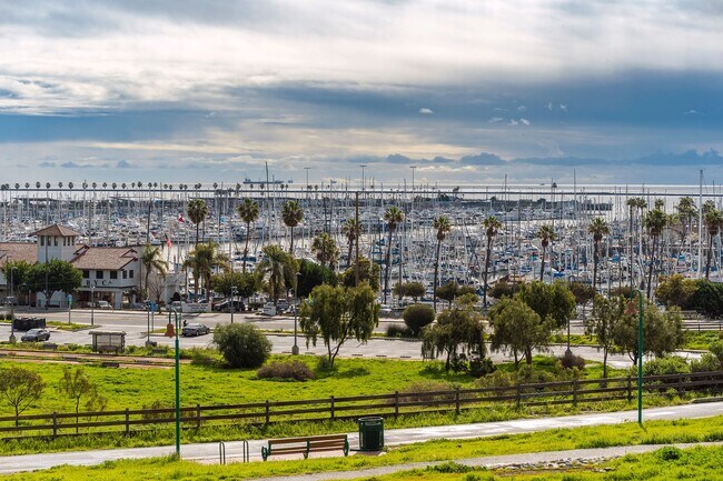 Building Photo - San Pedro Unit with Spectacular Ocean/Mari...