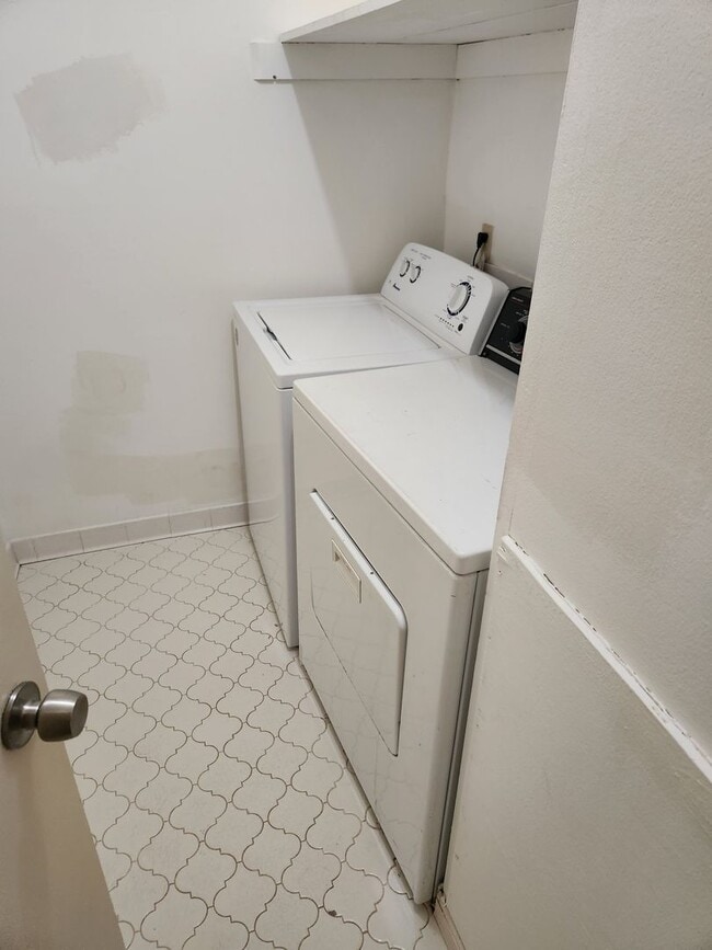 Building Photo - Indian Lake Town Homes #23B,  Northport 35473