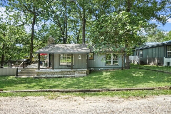 Building Photo - 624 Apache Trail