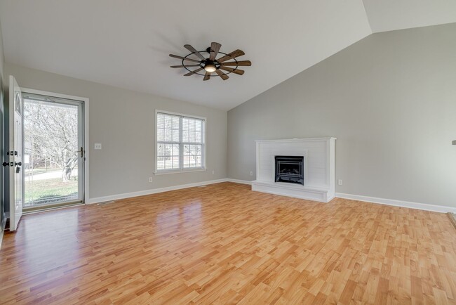 Building Photo - Nicely updated and well-maintained 3 bedro...