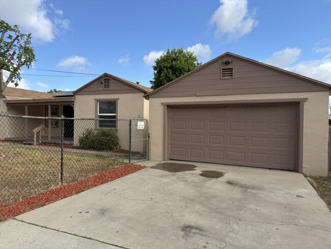 Building Photo - 986 Merritt Dr