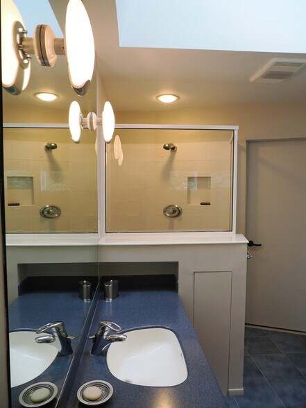 Building Photo - 100 Crab Apple Ln