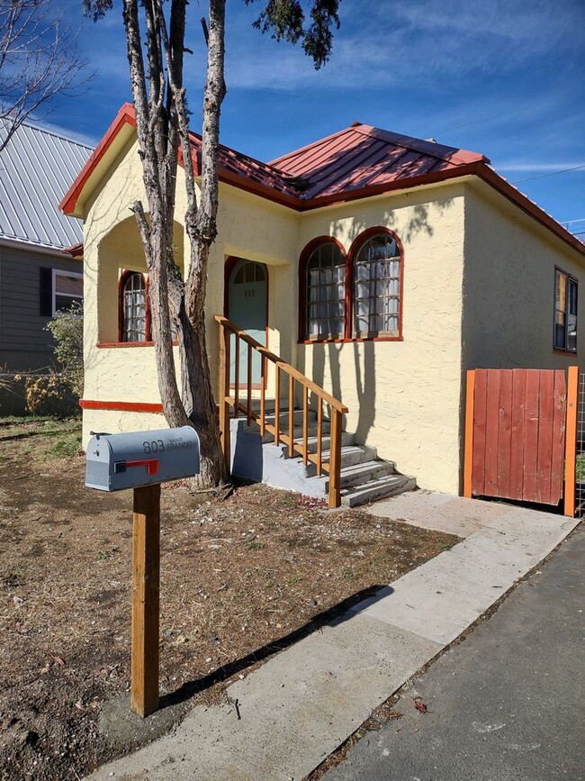 Primary Photo - 1930's Bungalow Charmer, 2bdrm, 1 bath hou...