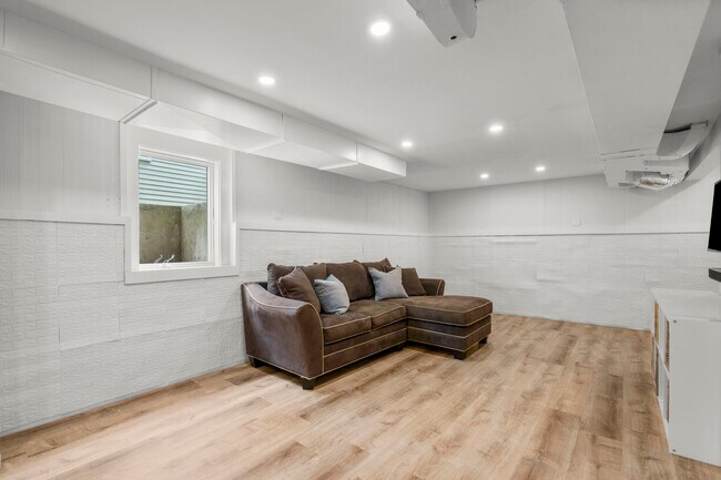 Building Photo - 42 Iselin Terrace