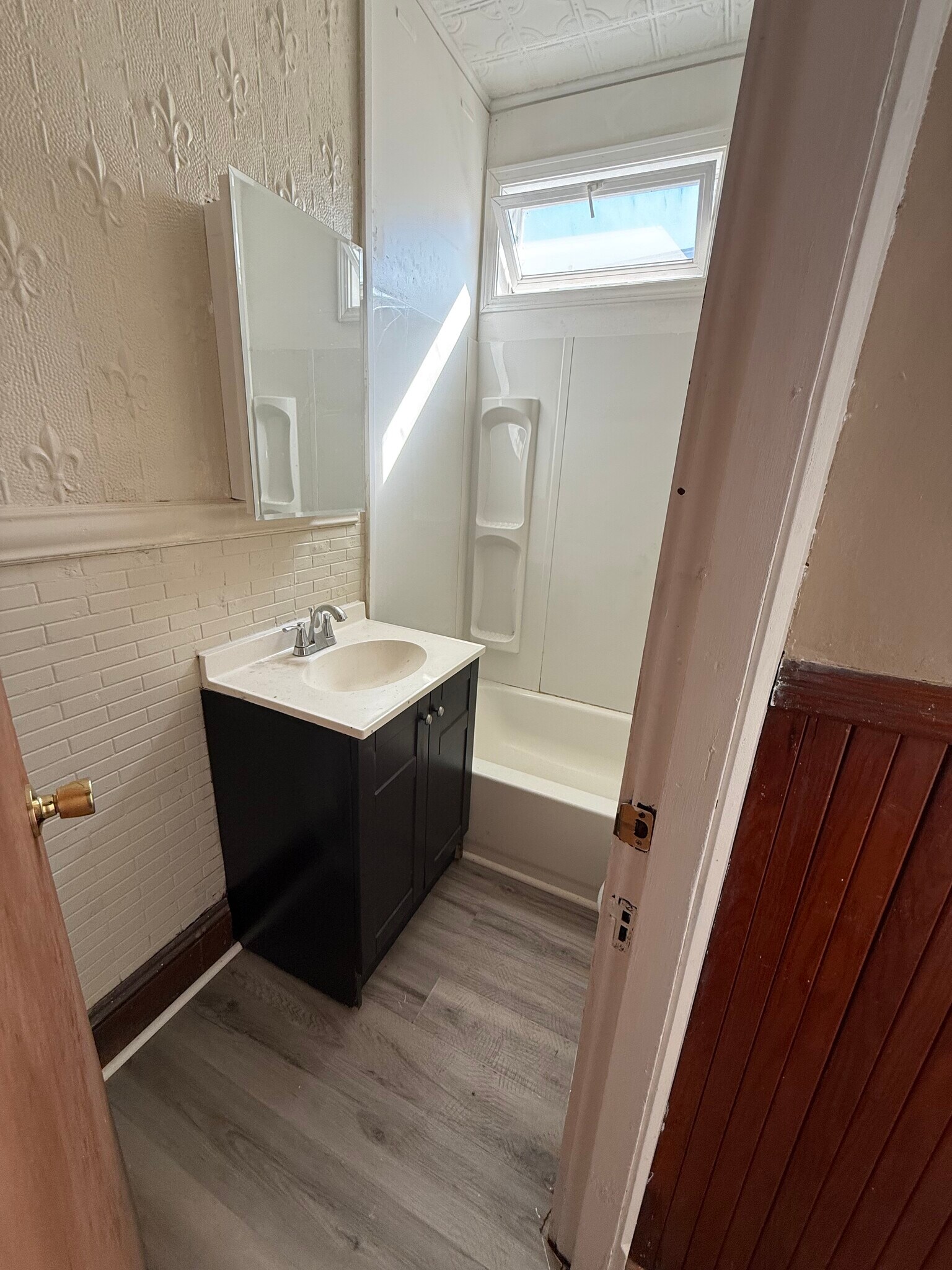 Bathroom - 117 Earle St