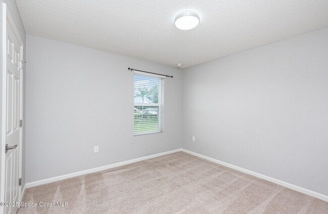 Building Photo - 112 Alamere Dr SW