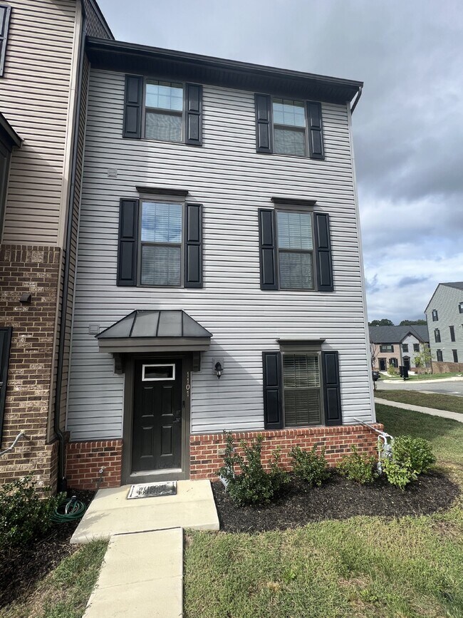 Building Photo - **Special Move-in Offer**  $500 off of the...