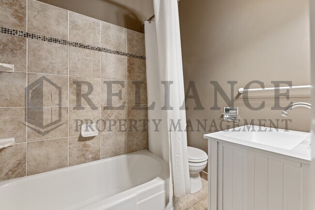 Building Photo - 806 N Faulkner St