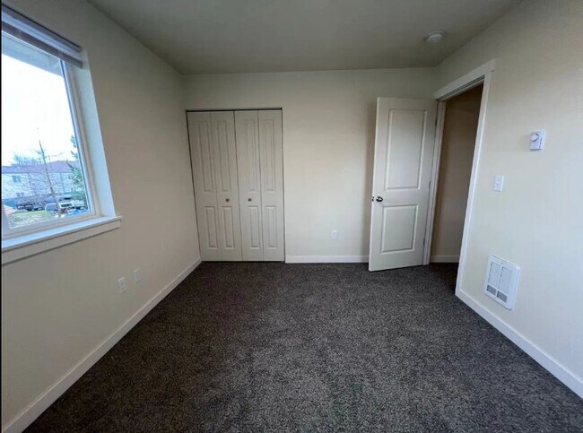 Building Photo - 677 Cook Rd