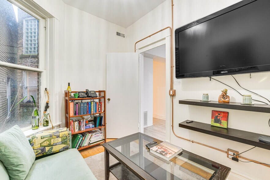 Building Photo - 3254 W Wabansia Ave