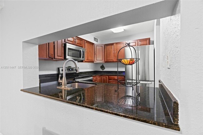 Building Photo - 3083 N Oakland Forest Dr