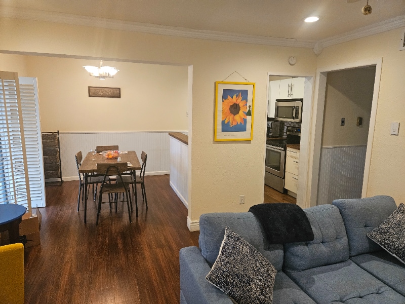 Building Photo - 5838 Sandhurst Ln