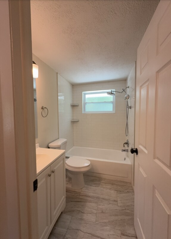 Building Photo - 15839 Villa Dr