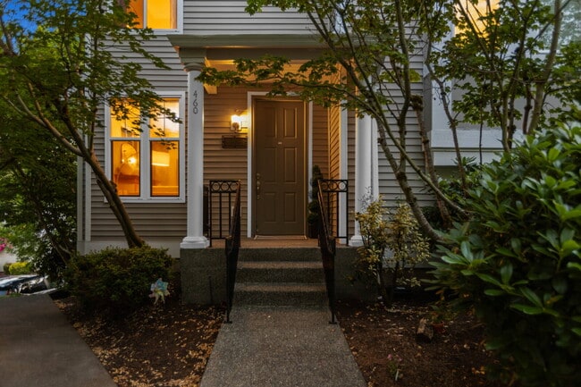 Building Photo - 1/2 OFF FIRST MONTHS RENT IF LEASE SIGNED BY 9/15!! Beautiful End-Unit Townhome in Highland Parc ...