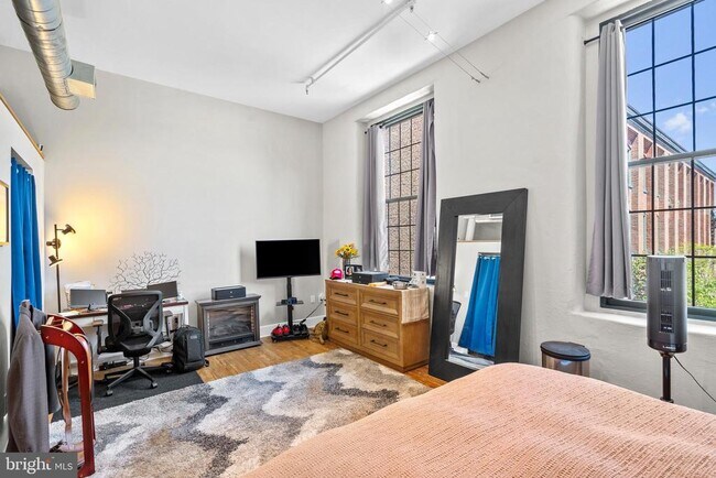 Building Photo - 200 Lincoln Ave