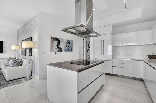 Building Photo - 155 E Boca Raton Rd