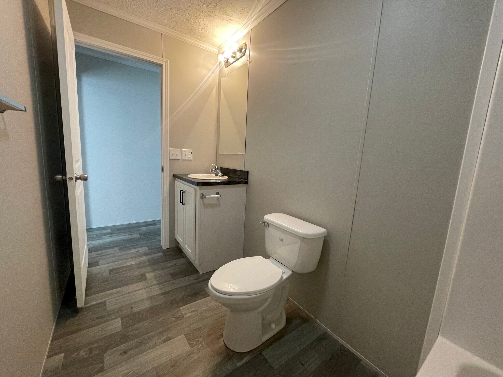 Building Photo - 16185 Notre Dame St