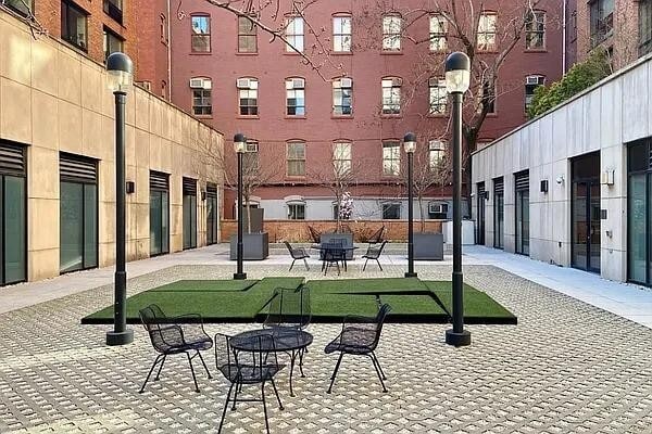 Building Photo - 540 W 28th St