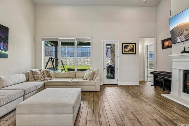 Building Photo - 1136 Aidenbaum