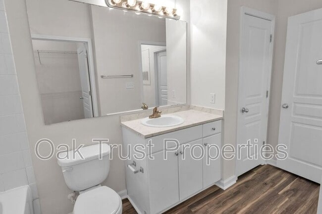 Building Photo - 100 Bucksley Ln