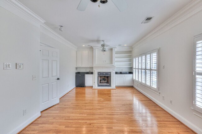 Building Photo - Perfect Brownstone in Sylvan Park near Wes...