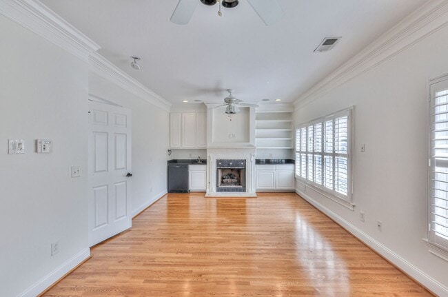 Building Photo - Perfect Brownstone in Sylvan Park near West End