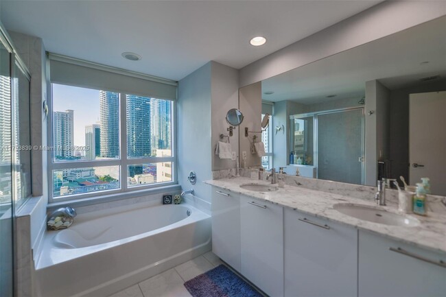 Building Photo - 951 Brickell Ave