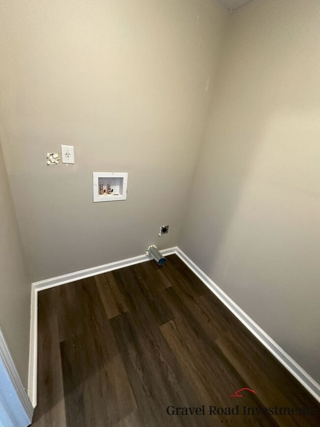 Building Photo - For Rent: Newly Remodeled 3 Bedroom / 1 Bath Home