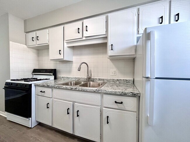 Building Photo - 3057/3059 Goodman Ave SW