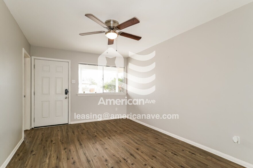 Building Photo - 690 Loyola Dr