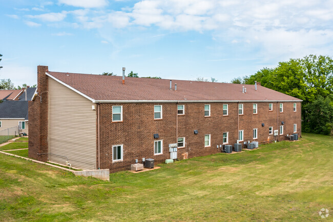 Angle View - Pine Manor Apartments